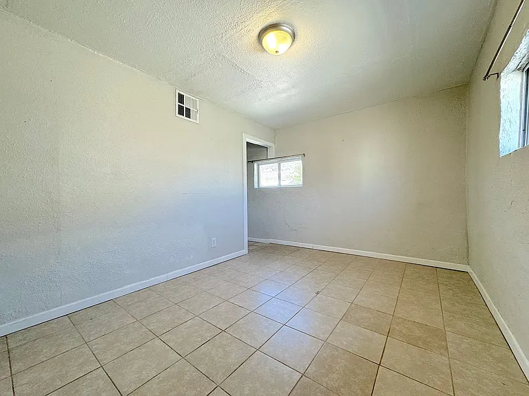 2525 Idalia Ave #B — Photo 10