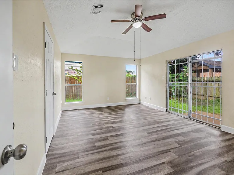 7907 Chancel Dr — Photo 30