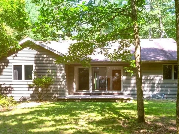 N2079 Majestic Pines Cir, Wautoma, WI 54982