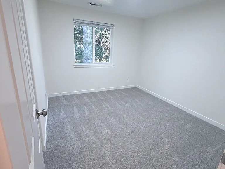 7901 NE 60th St — Photo 30
