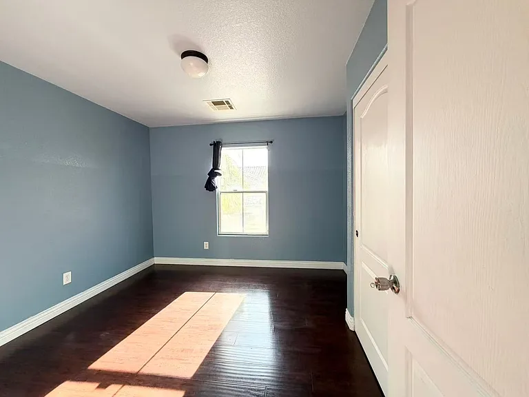 709 Jewel Tower St — Photo 12