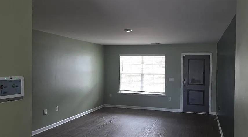3 bed, 2.5 bath, 1704 sqft, $2,050 — Photo 4