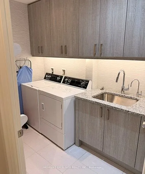 20 Fred Varley Dr #Penthouse 9 — Photo 4