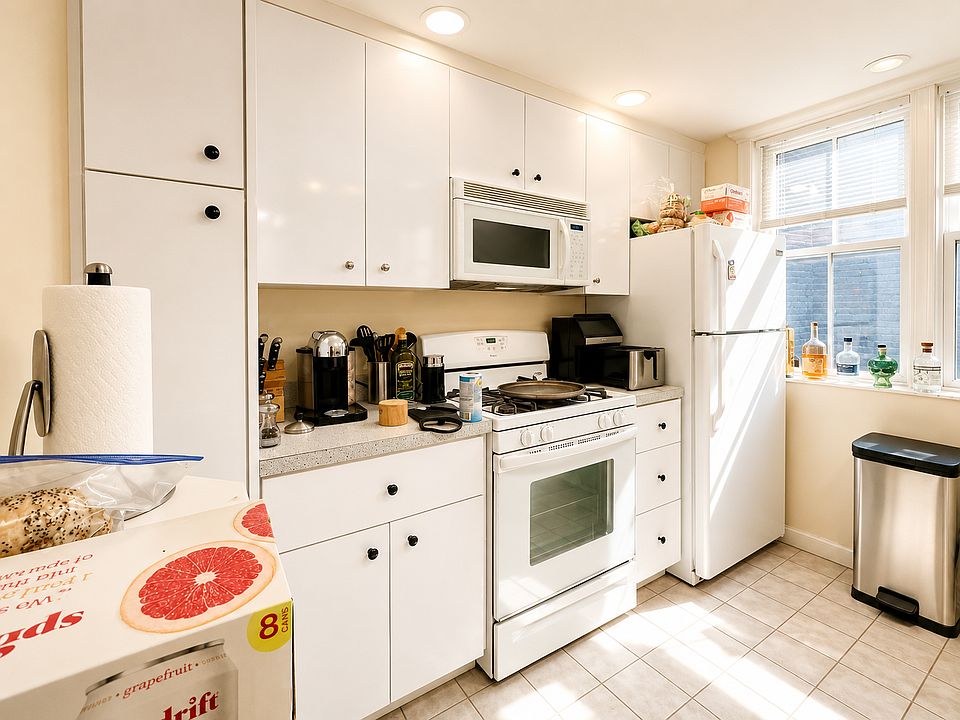 1st image of 108 Myrtle St APT 1A