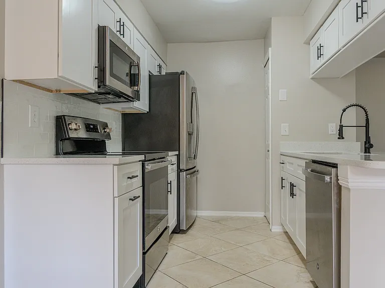 5004 Laguna Bay Cir #48 — Photo 10