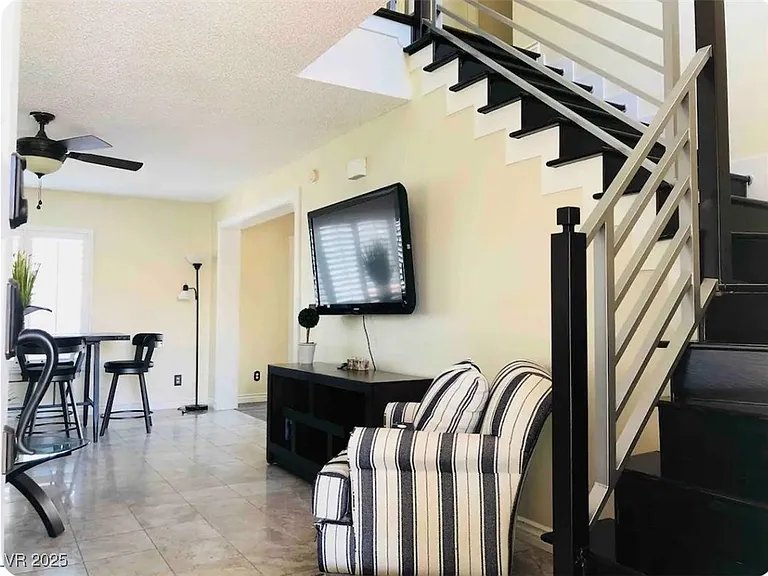 985 Flapjack Dr — Photo 9