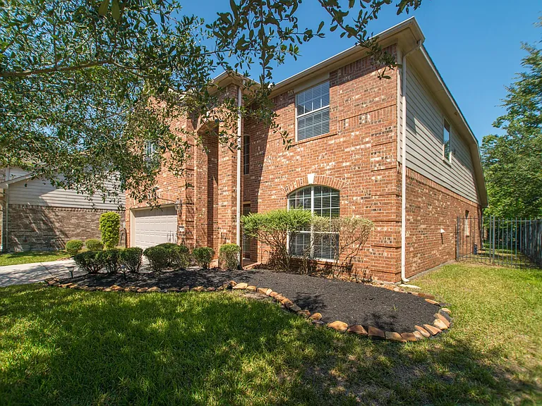 139 S Rocky Point Cir — Photo 1