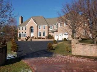 2 Gregory Ln, Newtown Square, PA 19073