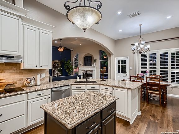 4th image of 2218 PINOAK KNL