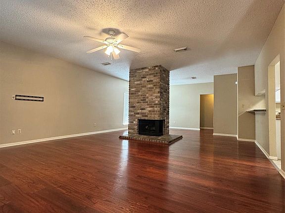 4th image of 11 Cottage Grove Pl