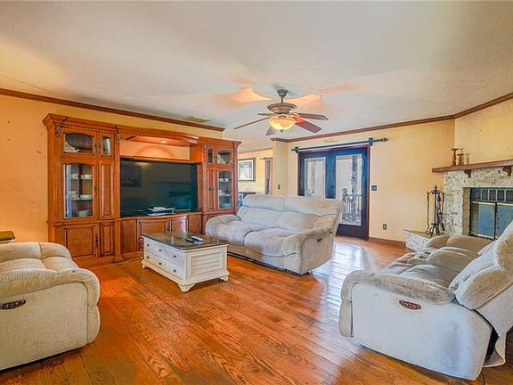 4th image of 111 N Marshall Rd