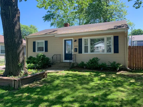 1336 N Eagle St, Naperville, IL 60563
