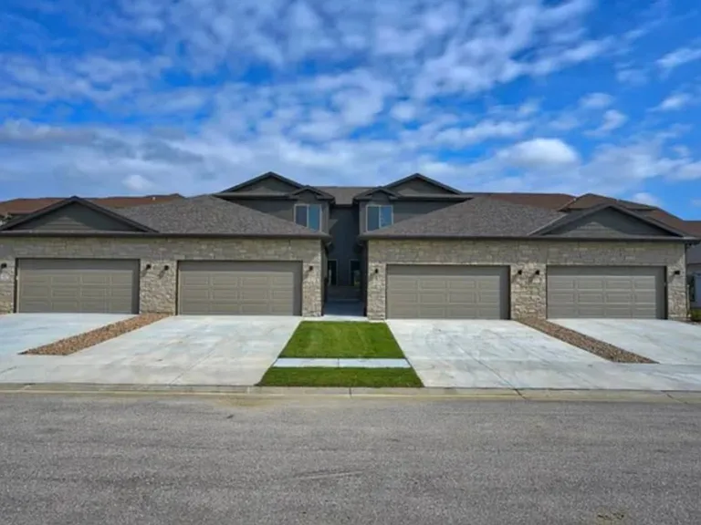 7014 Serpentine Dr — Photo 1