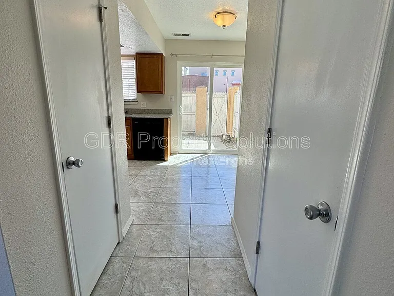 700 Fruit Ave NW — Photo 9