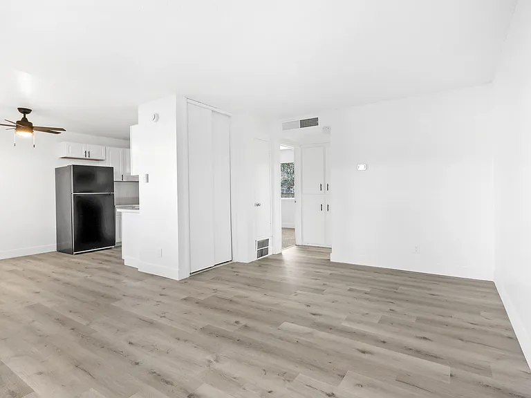 Shelfield Apartments — Photo 19