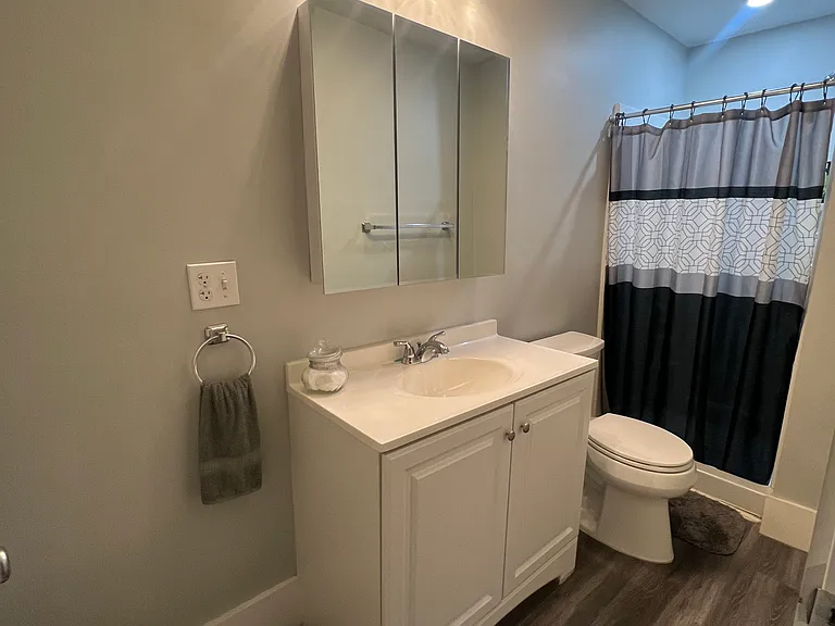 203 Hall St — Photo 16