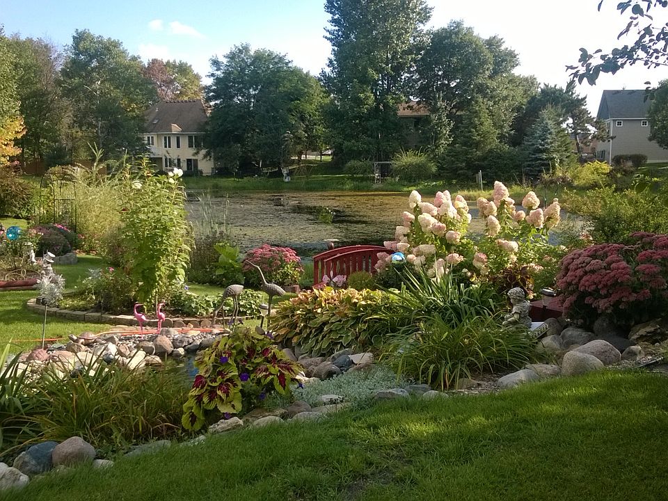 GORGEOUS setting/neighborhoo