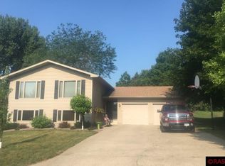 614 Sioux Ln, Saint Peter, MN 56082