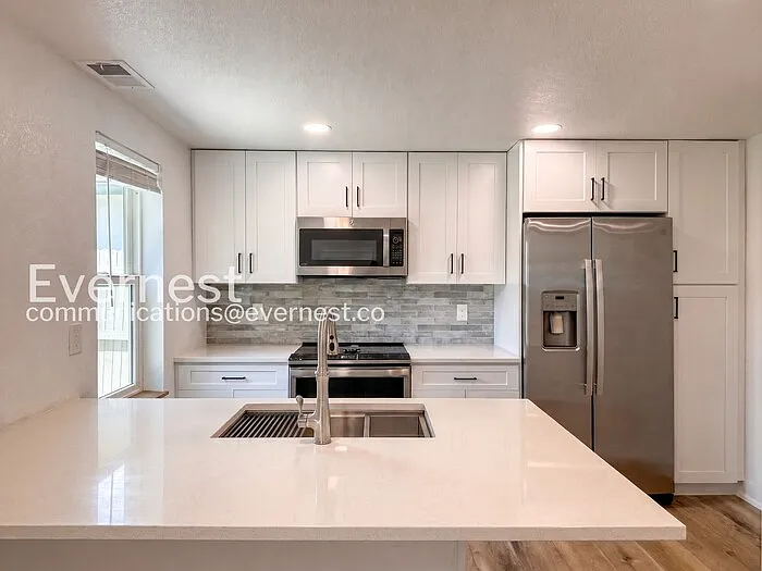1 bed, 1.0 bath, 1050 sqft, $2,095 — Photo 4