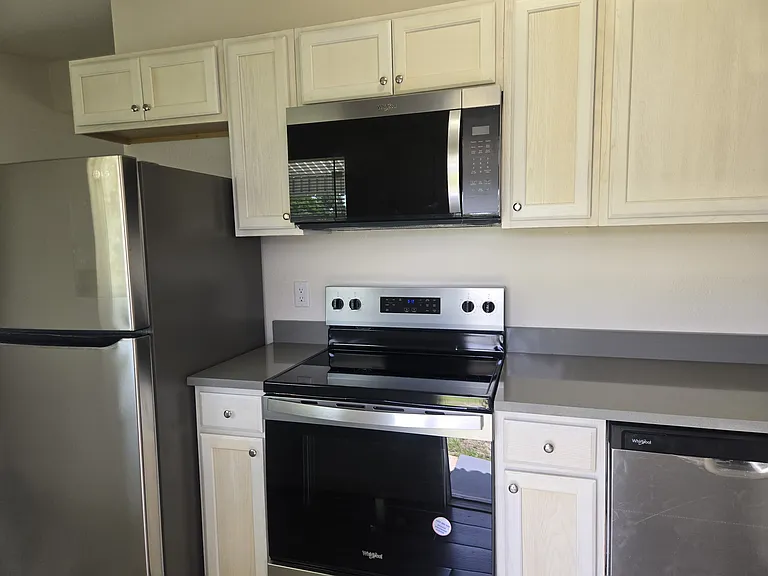 21431 Holdern Ave — Photo 4