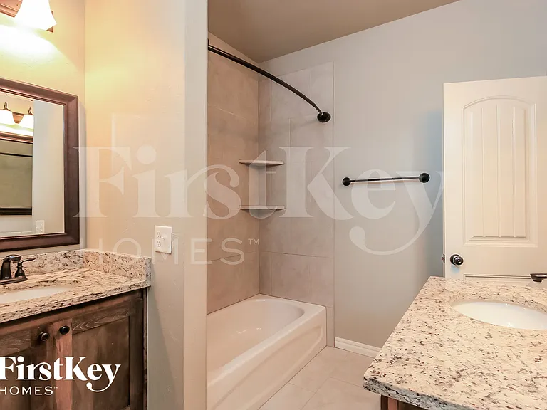 8401 NW 160th Ct — Photo 13