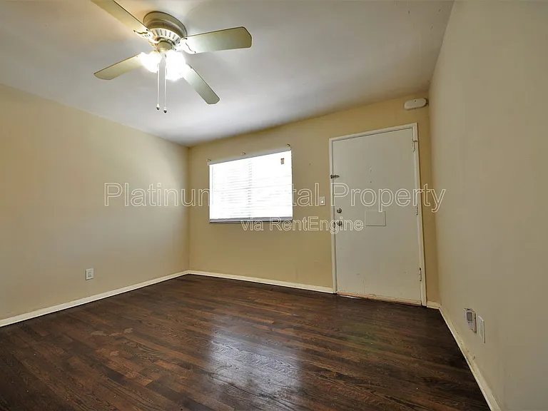 711 Argonne Ave NE #5 — Photo 7