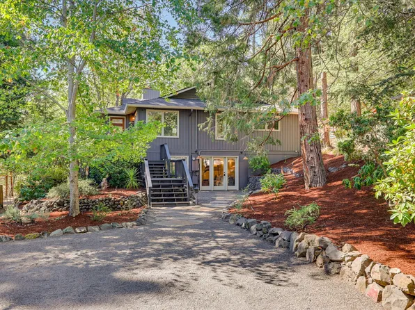 152 Strawberry Ln, Ashland, OR 97520