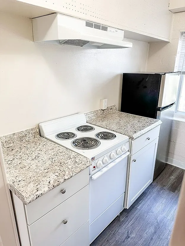 2 bed, 1.0 bath, 700 sqft, $1,500 — Photo 4