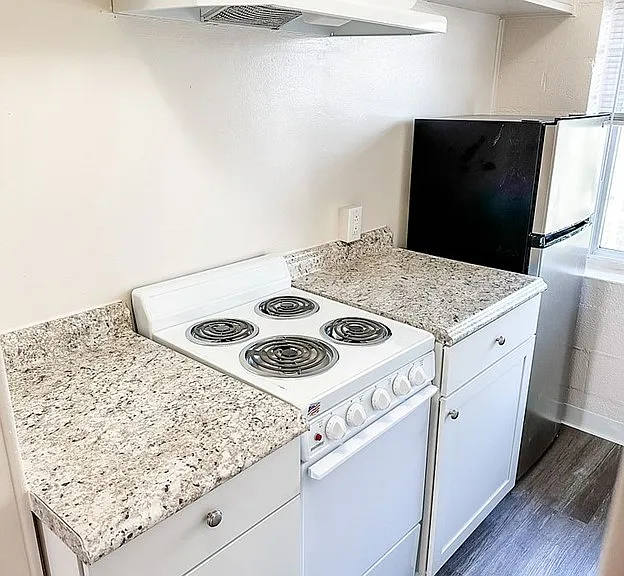 2 bed, 1.0 bath, 700 sqft, $1,550 — Photo 4