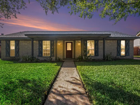 1920 Crooked Creek Ln, Pearland, TX 77581