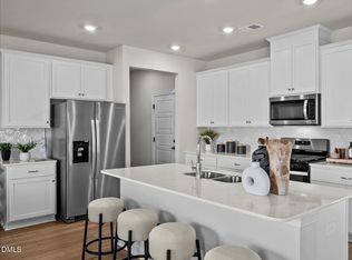 106 Thistle Patch Pl, Angier, NC 27501