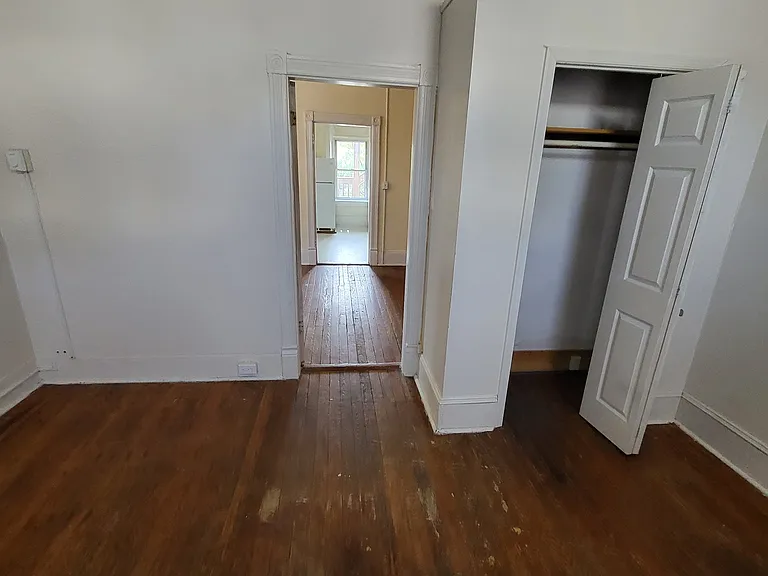 216 N Locust St #4 — Photo 3