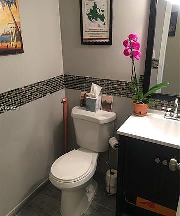 3rd image of 1800 Collins Ave APT 8E