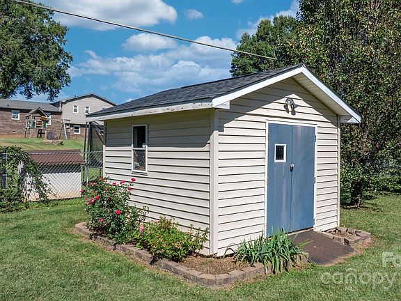 4th image of 2303 Olde Meadow Dr