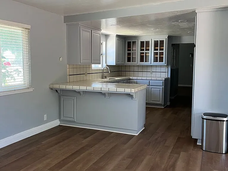 401 N Santa Ana St — Photo 18