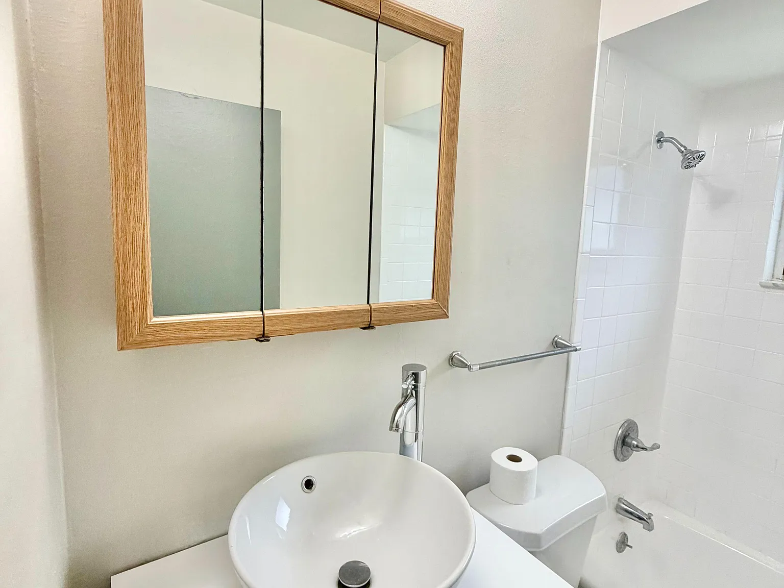 4 bed, 1.0 bath, 1100 sqft, $983 — Photo 4