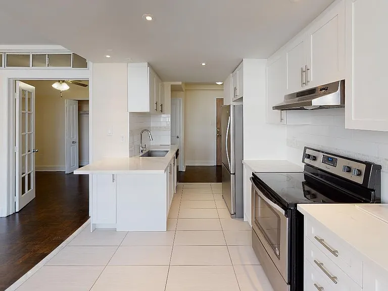 66 Broadway Ave — Photo 42