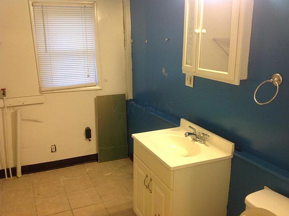5th image of 378 S Richardson Ave