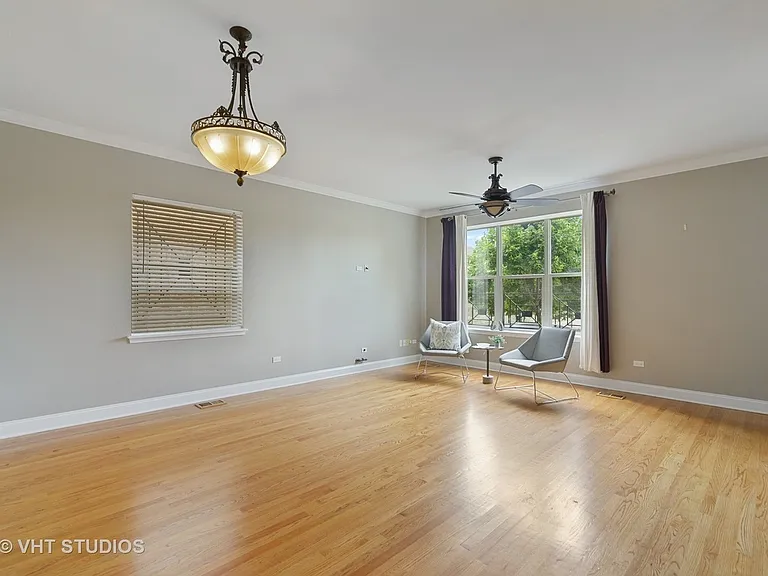 2042 W Warren Blvd — Photo 5