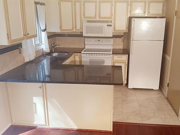 3rd image of 413 Iroquois Ct #413