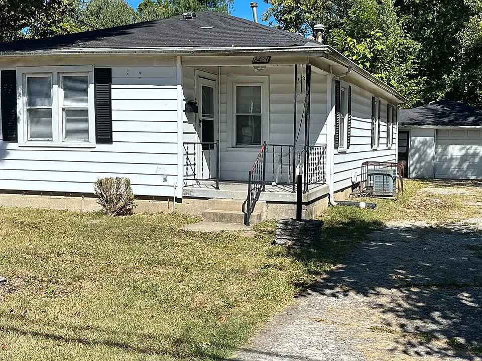 2421 Mercer Ave