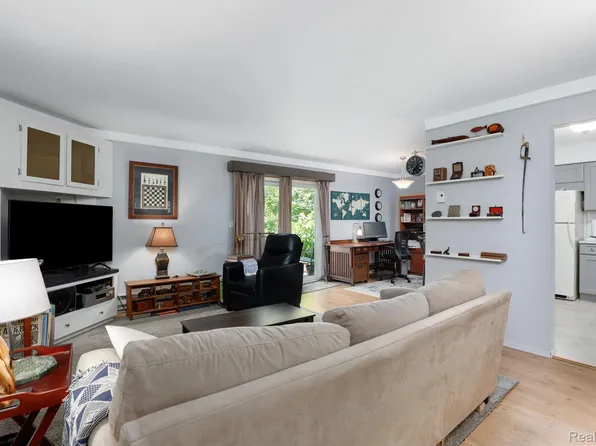 7605 Woodview St APT 4, Westland, MI 48185