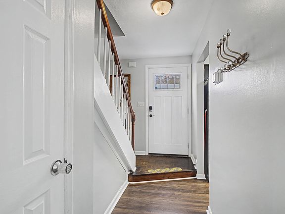 5th image of 105 Carriage Pl