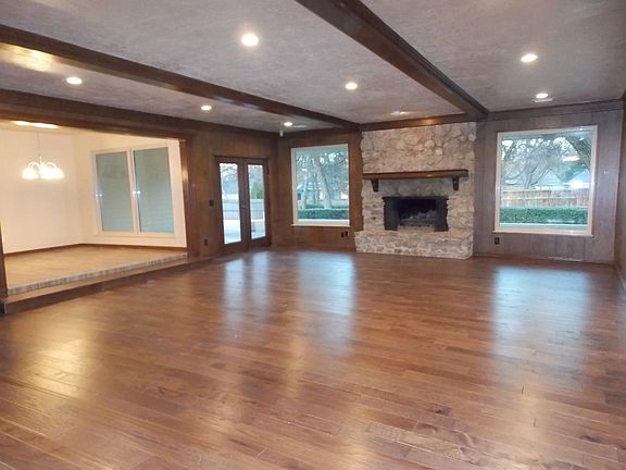 New floors throughout!