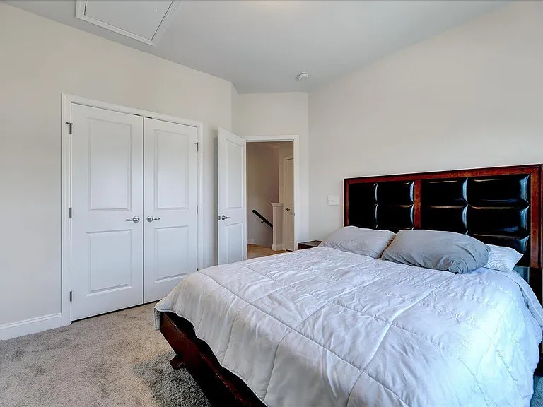 1008 Drayman Pl — Photo 11