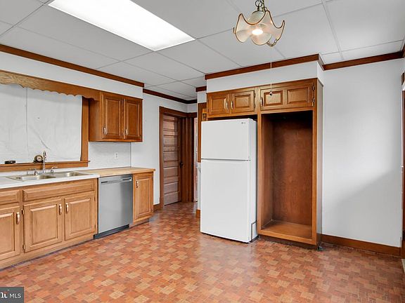 4th image of 35 Red Hill Rd