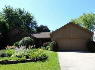 44905 Huntingcross Dr, Novi, MI 48375