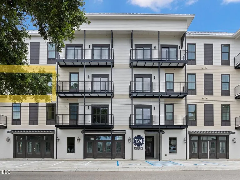 124 Court St — Photo 1