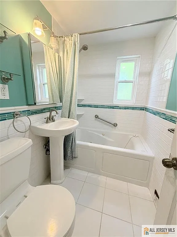 2 bed, 1.0 bath, $2,550 — Photo 3