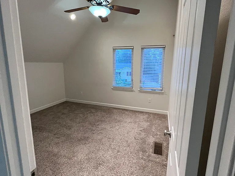 603 W Myrtle Ave — Photo 9
